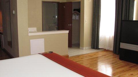 Holiday Express Downtown By Ihg Hotel